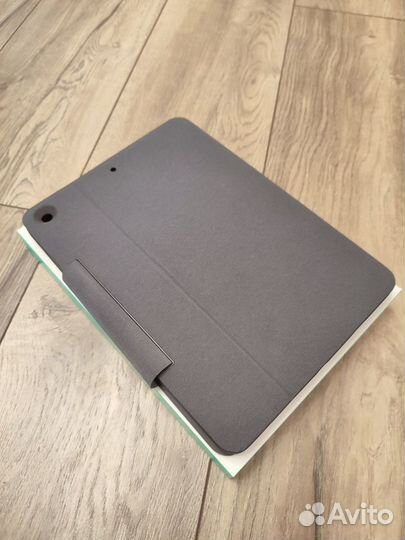 Клавиатура Logitech Rugged Folio для iPad (7-9th)