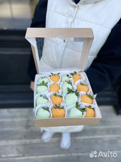 Коробочка из клубники с апельсином и лимонном