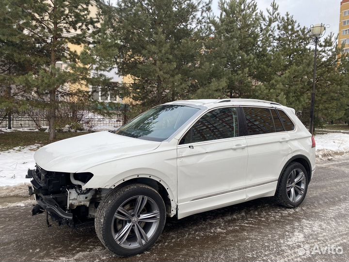Volkswagen Tiguan 2.0 AMT, 2019, битый, 76 500 км