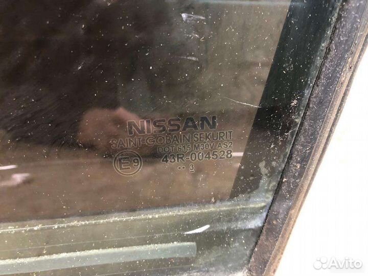Стекло двери задней левой форточка Nissan Tiida