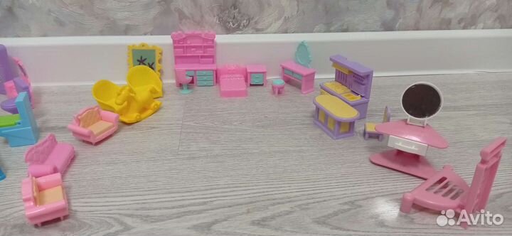 Игрушечная мебель и рюкзак