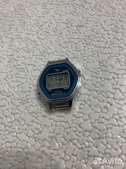 Часы Камертон и Кварц