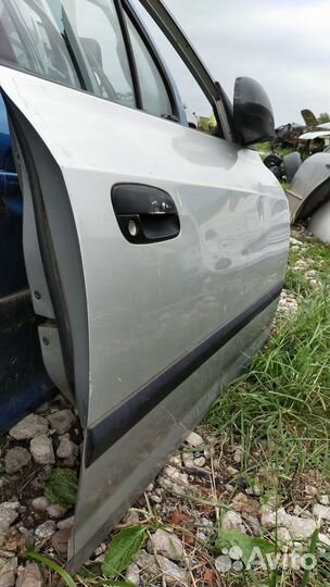 Дверь передняя правая Hyundai Elantra xd