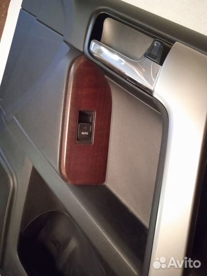 Панель передней двери Land Cruiser Prado 150