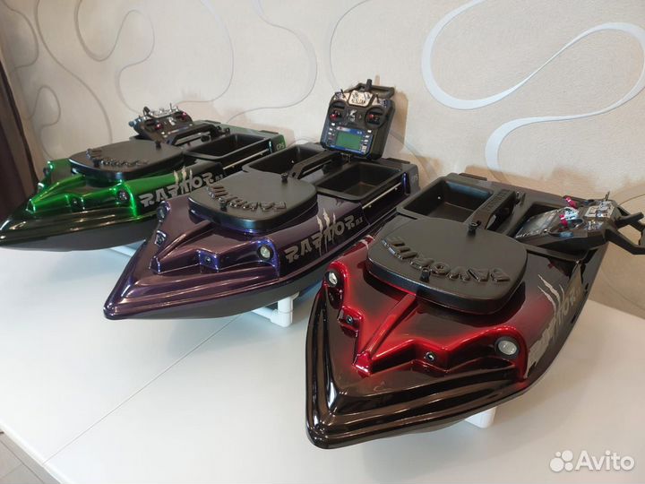 Карповый кораблик c GPS Favorite raptor