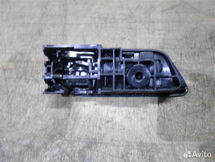 Ручка двери задней внутренняя левая от Mazda Mazd