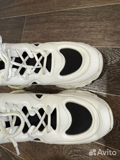 Кроссовки econica