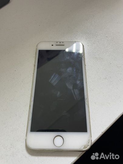Телефон iPhone 7