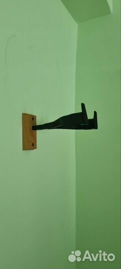 Держатель гитарный с автозахватом Veston Gs046