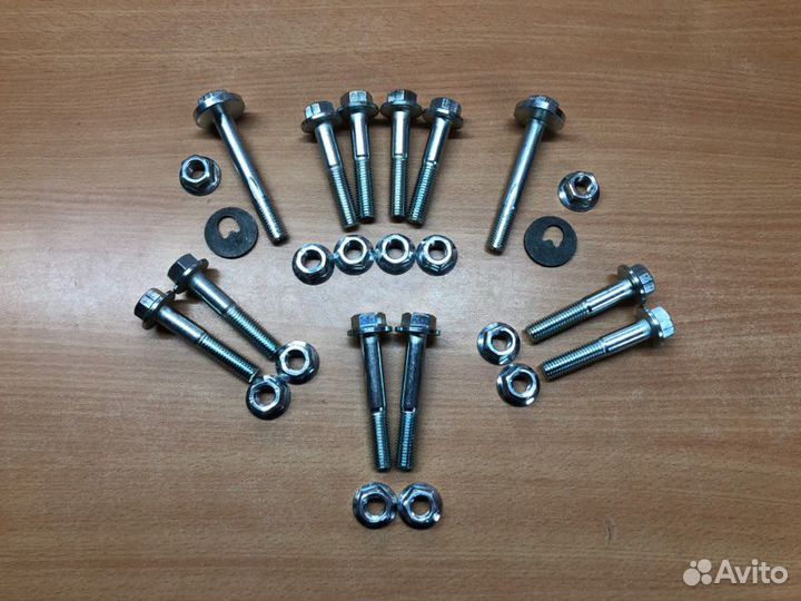 Комплект болтов крепления рычагов задней подвески