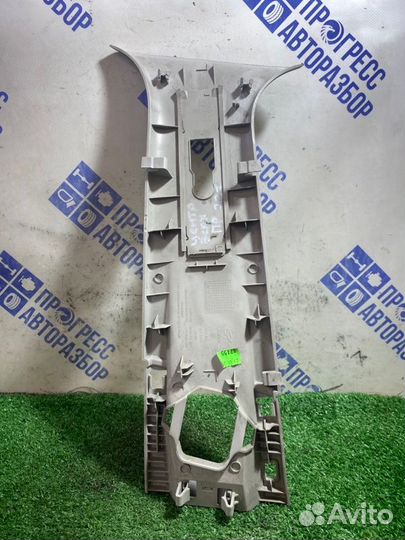 Обшивка стойки правая Renault Fluence седан 1.6