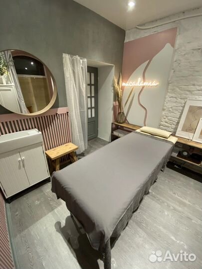 Массажистка