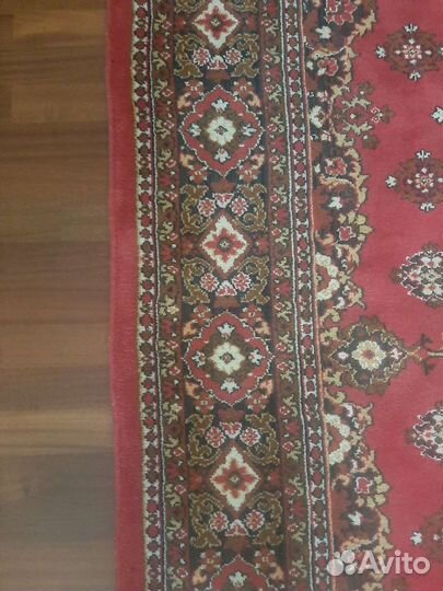 Ковер шерстяной висел на стене размер 23