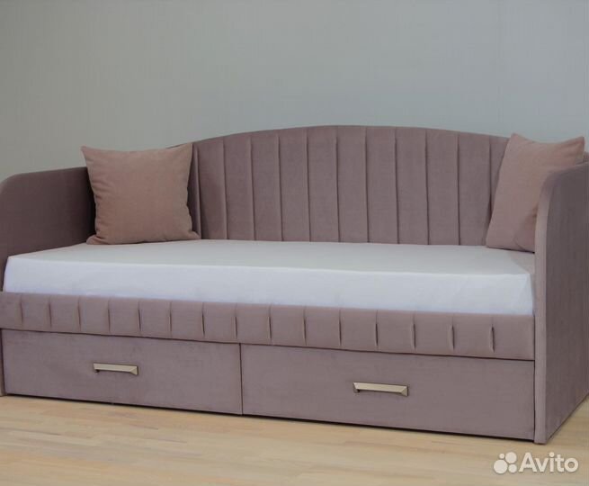 Односпальная мягкая кровать в разных размерах