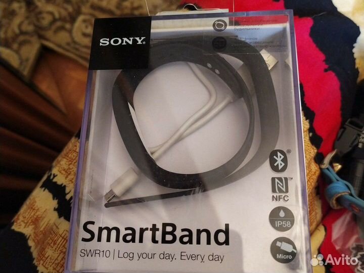 Фитнес браслет sony swr10