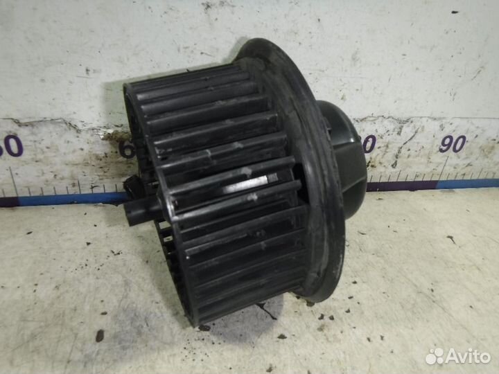 Моторчик отопителя VW Golf III