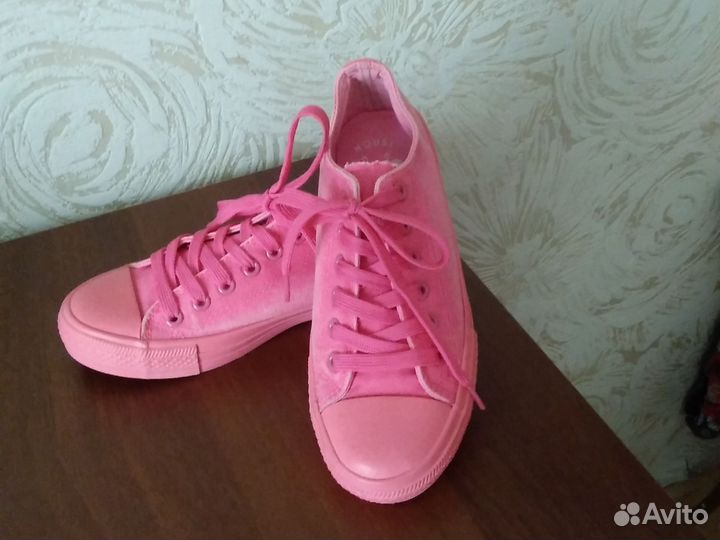 2 пары обуви