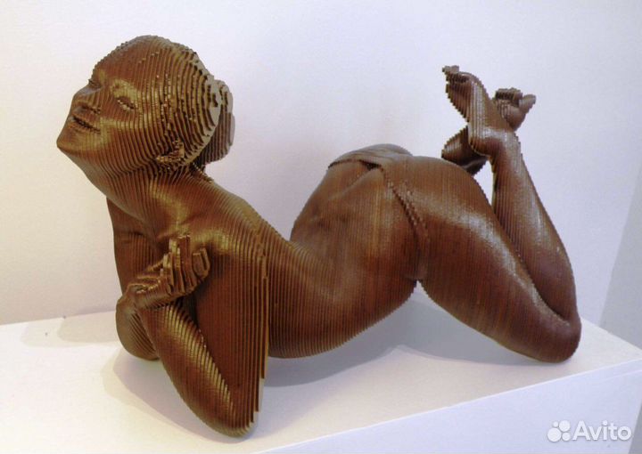 Статуэтка девушки (натуральная величина)