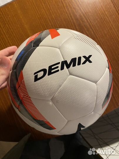 Футбольный мяч demix fifa