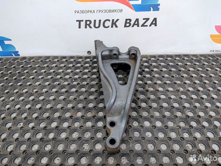 9403171601 Кронштейн кабины левый