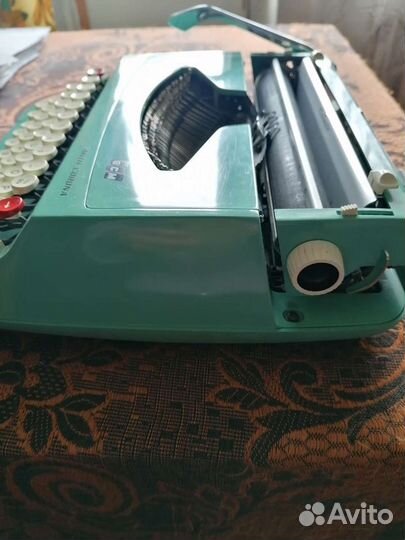 Печатная пишущая машинка