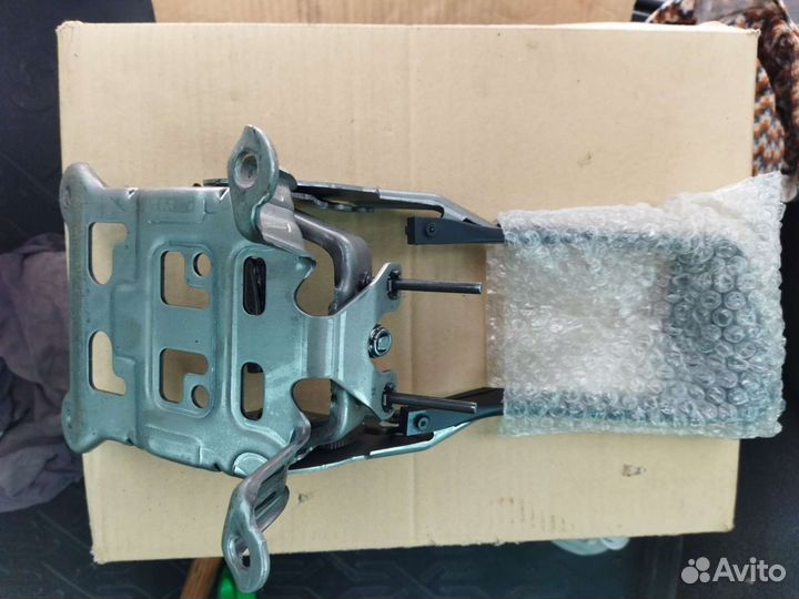 8200540724 механизм стояночного тормоза Меган сцен