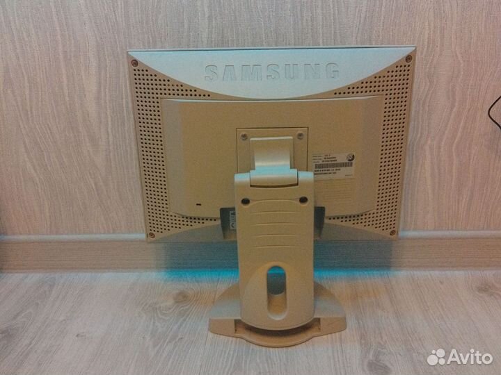 Монитор samsung