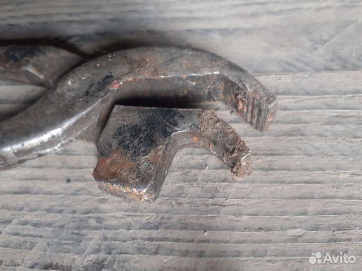 Молоток антикварный и затяжные клещи