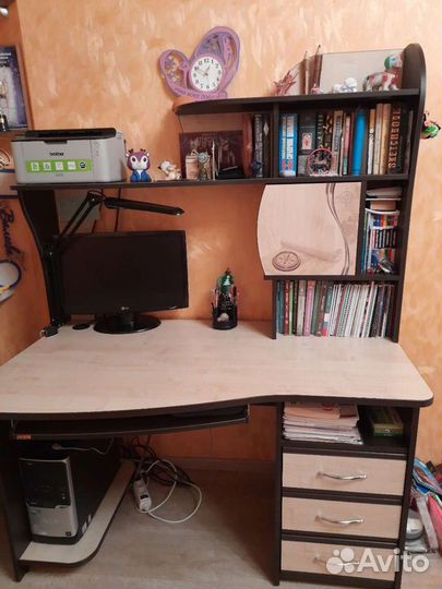 Письменный стол со стулом