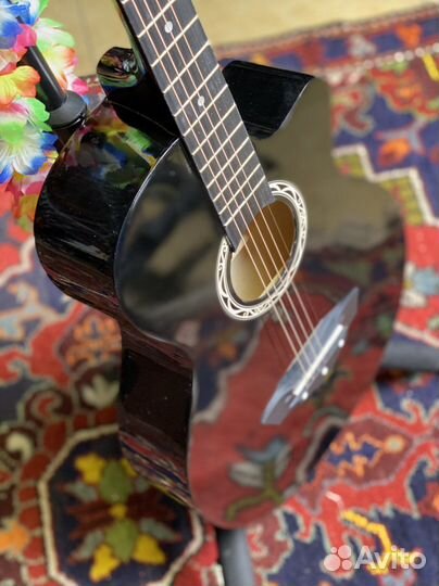 Акустическая гитара