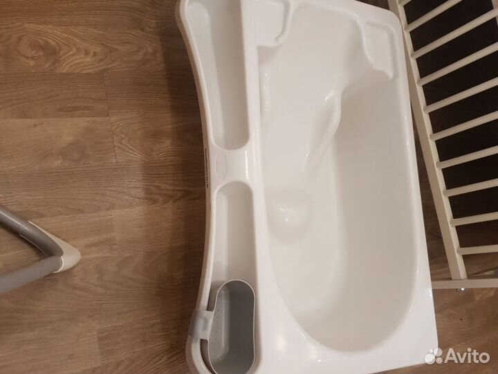 Пеленальный столик с ванночкой mothercare