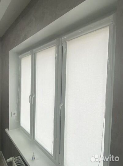 Рулонные шторы в коричневом коробе X1955