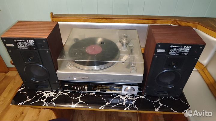 Проигрыватель винила, усилитель, колонки СССР