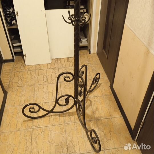 Напольная вешалка ручной работы