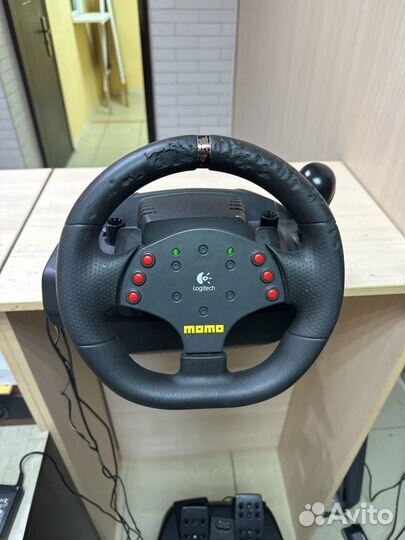 Игровой руль logitech momo racing