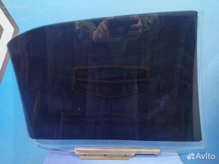 Стекло боковое двери Geely GC6 Лев