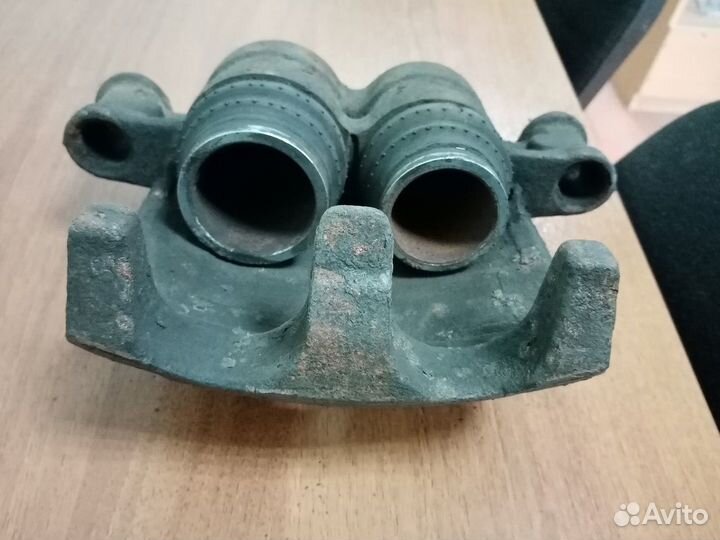 Суппорт правый передний Пежо Боксер 3