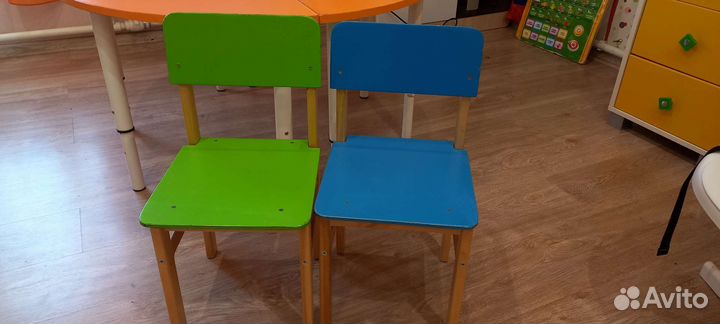 Детский стол и стулья