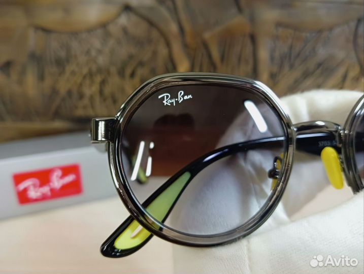 Солнцезащитные очки Ray-Ban ferrari