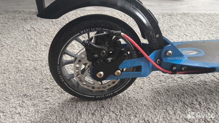 Самокат с дисковыми тормозами