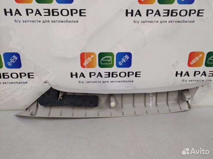 Накладка на стойку внутренняя передняя правая