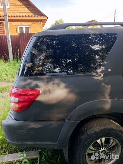Toyota Sequoia 4.7 AT, 2001, битый, 250 000 км