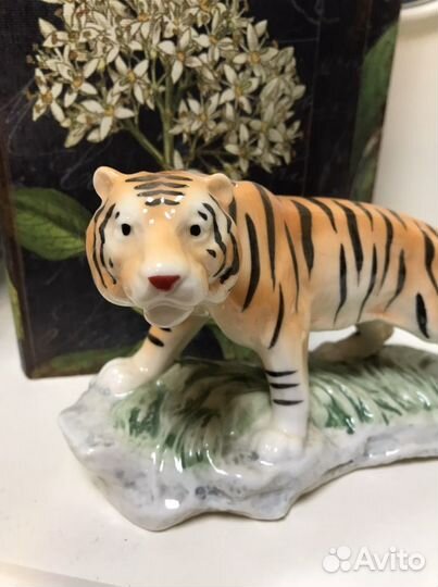 Тигр фарфоровый