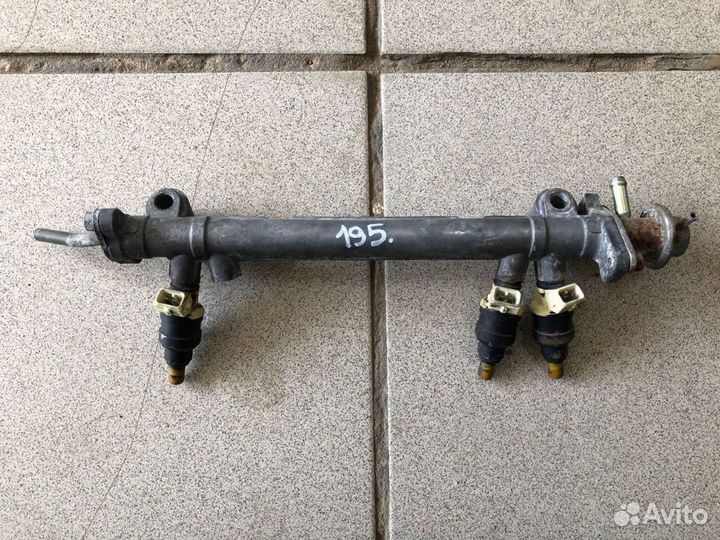 Форсунка топливная рампа Kia Magentis 2001г