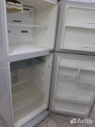 Холодильник Samsung