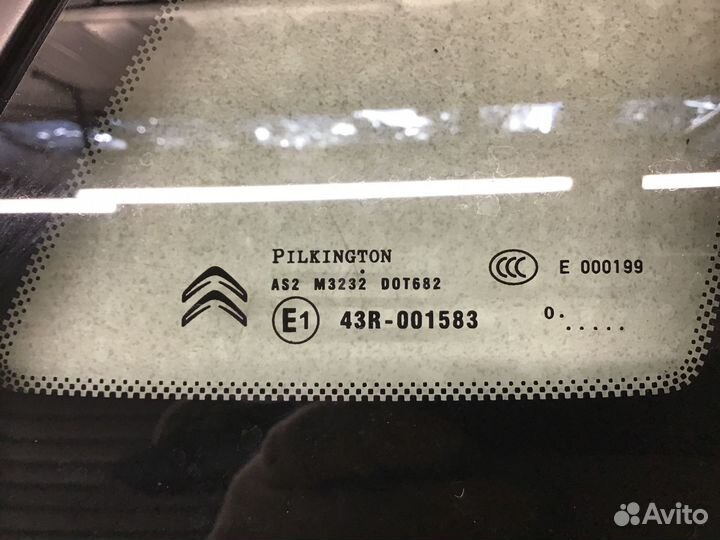 Стекло кузовное глухое правое Citroen C4 II 2011