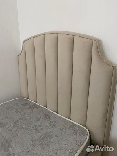 Кровать с матрасом