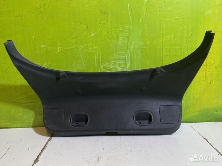 Обшивка крышки багажника Mitsubishi Carisma