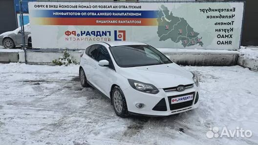 Обшивка багажника на заднюю панель Ford Focus 3 16