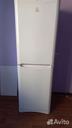 Холодильник бу indesit